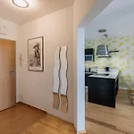 Family Parking Slot Included! Appartement *