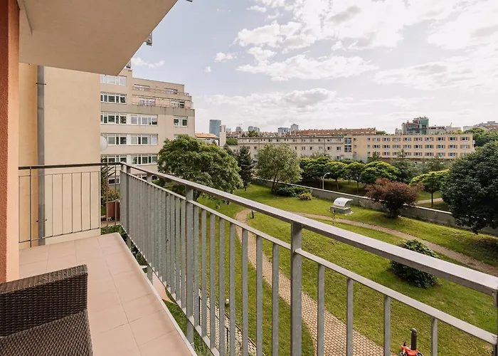 Family Parking Slot Included! Apartament Bratislava