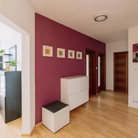 아파트 Family Parking Slot Included! 브라티슬라바